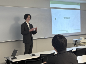 新卒1年目・総務担当の大塚が母校の関東学院大学で「社会人の働き方」について講演