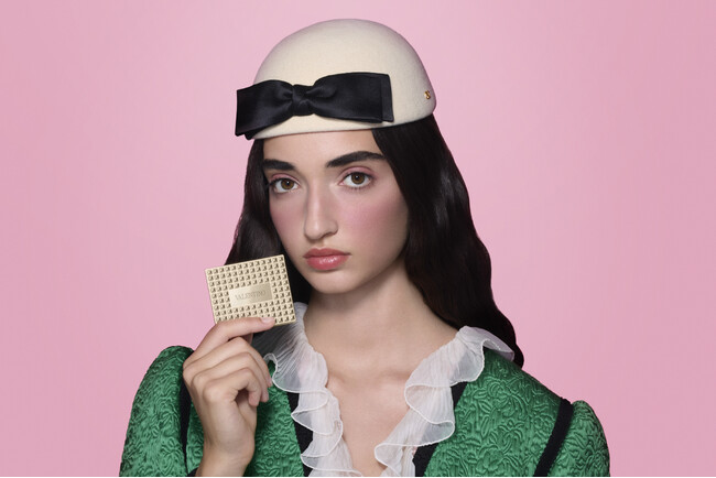 ヴァレンティノビューティの新たなチーク＆アイシャドウが登場 新作「カラークラッシュ」8色