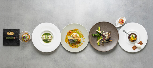 香りが誘う、特別なフレンチコース「Menu aux Arômes」地上130メートルからの景観とともに心ほどけるひとときを