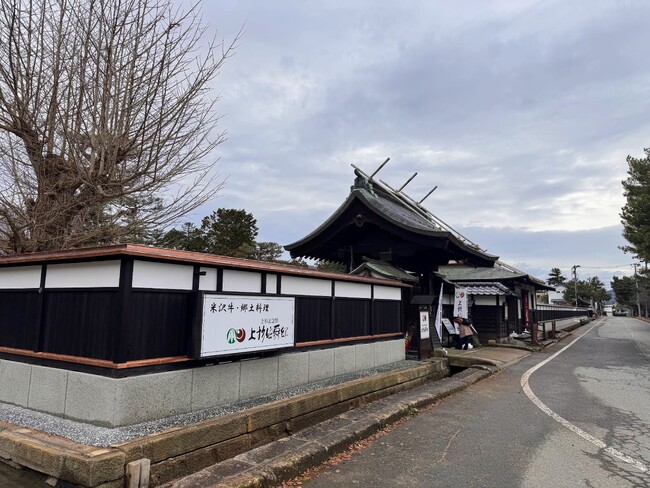 地域の“顔”が戻る。上杉伯爵邸の塀が復旧し、上杉神社前の景観が回復