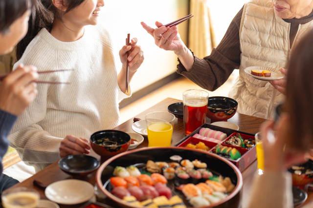3人に1人が義実家への帰省は「気が重い」！夫婦別々の「セパレート帰省」、前向き派は6割超え。生活総合情報メディア【ヨムーノ】、「年末年始の帰省」に関する最新の意識調査を実施