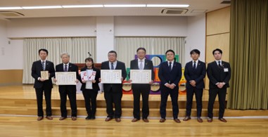 高松信用金庫と連携した私募債による寄贈の取組み（株式会社宮脇板金工業所）