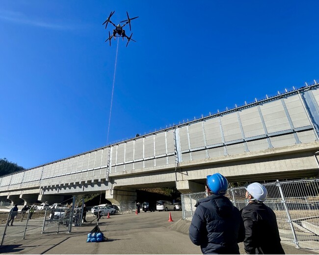北陸新幹線区間における大型物流ドローンを活用した資機材搬送実証実験を実施 JR西日本×TRIPLE7