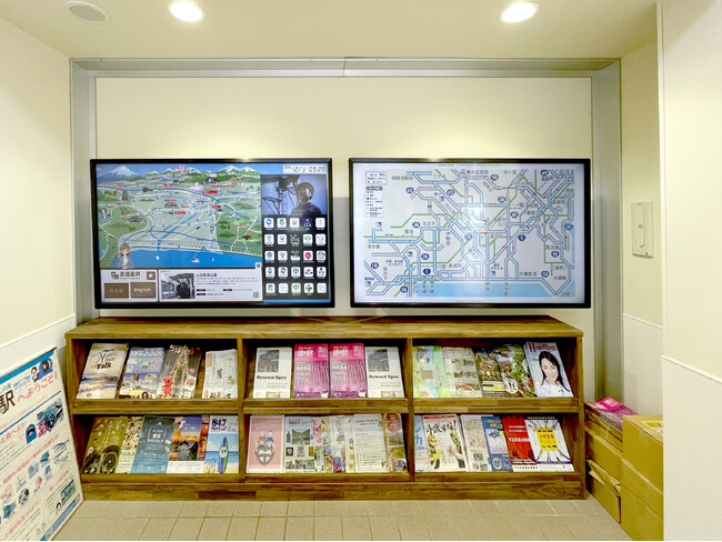 「道の駅 山北」に設置された観光デジタルサイネージのシステム開発・導入を支援