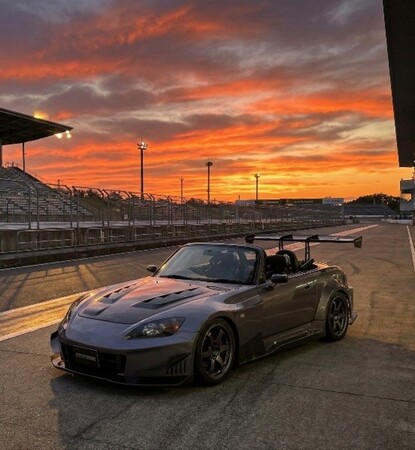 J’S RACING、Phantomシリーズなど新製品登場！「ファントムドライカーボンボンネット（FL5用）」「ファントムドライカーボンスワンGTウイング（S2000用）」「ZXチタンマフラー」発売