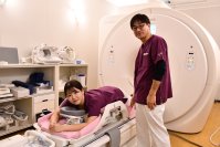 東京足立区・等潤病院の無痛MRI乳がん検診画像　PHR「カルテコ」使いスマホなどで閲覧可能に