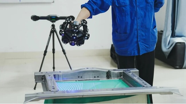 SHINING 3Dの高精度3Dスキャナーによる自動車板金部品の検査