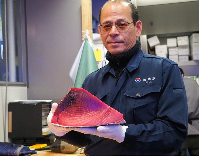 １月５日に豊洲市場の初セリで落札された