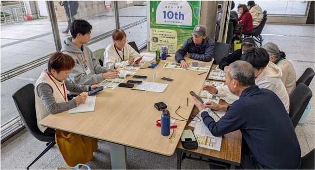 地域住民のデジタル・ディバイド解消と大学生との交流を目指すスマホ教室イベント「Smahone・Quest ～ウォークイズ大冒険～」を開催