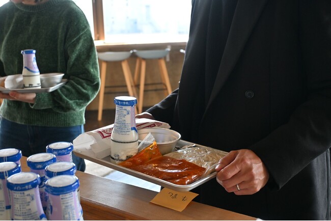 「あの頃の給食」が社食に登場アルマイト食器で楽しむ給食ケータリングを東京23区限定で提供開始