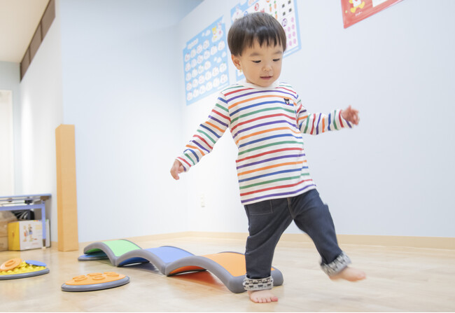 “がんばる脳とまるい心を育てる” 全国の百貨店で展開する0歳10カ月からの幼児教室「ミキハウス キッズパル」、2026年春より、サービスリニューアル