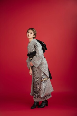 ［三景スタジオ旭川本店］凛と静かな存在感を。成人Newビジュアル『Whispers in Red』が誕生。