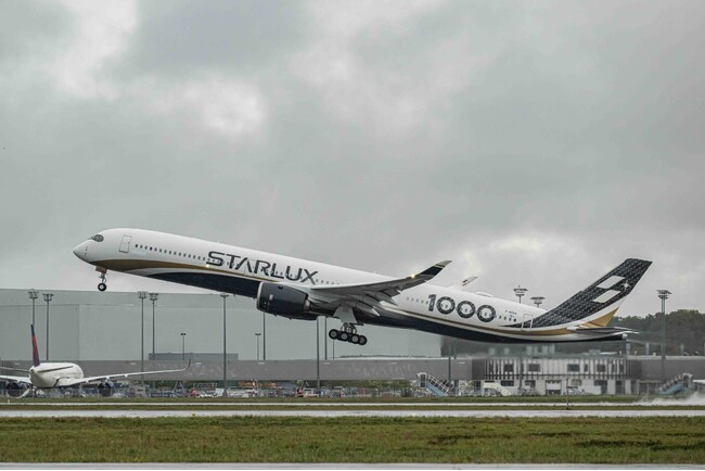 スターラックス航空のA350-1000初号機を引き渡し