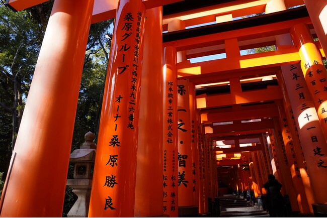 伏見稲荷大社へ2本目となる社名入り鳥居を奉納 ~ 桑原組として続く感謝と決意 ~