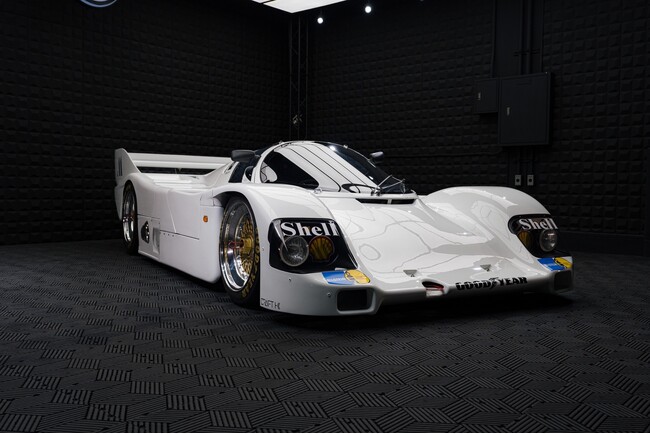 【東京オートサロン2026】KAMIKAZE COLLECTION、世界に2台の伝説的シャーシを持つ「ポルシェ962C」を展示。Madlaneとのコラボレーションで魅せる、究極のディテイリング。