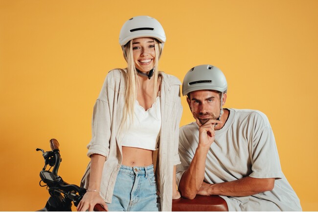 自転車用、次世代スマートヘルメット「UNIT 1（ユニットワン）」が日本上陸。自動ブレーキライト、ウィンカーで新しい体験を。