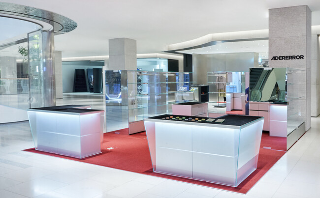 ADERERROR、軽量リテールストア「ADERERROR Glass Shop The Hyundai Seoul」をオープン