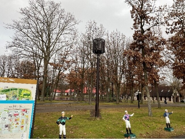 北海道・ノーザンホースパークに多機能ポール「みらいポール」を健柱