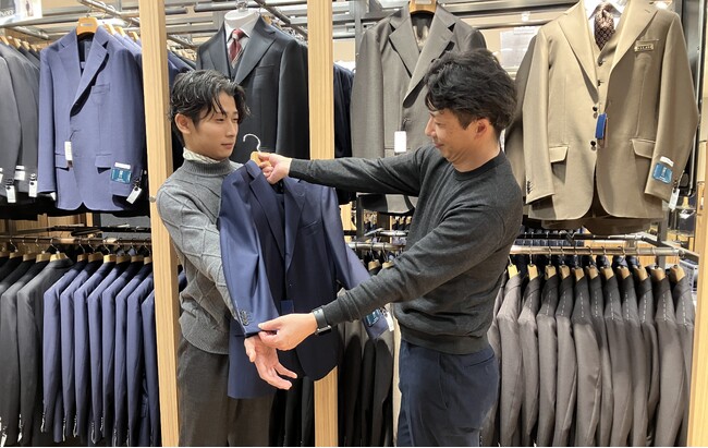 「初めてのスーツ購入」についての意識調査を実施　親も子も“入学式や入社式のスーツは一緒に買いに行きたい”が77％
