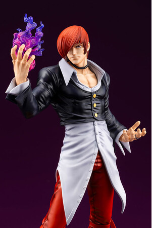 大人気ゲーム『THE KING OF FIGHTERS ’98』より、八神一族の末裔であり草薙 京の宿敵「八神 庵」がフィギュアで登場。