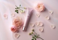 新日本製薬より「肌に咲く、花束のような美しさ。」肌と心に寄り添う新スキンケアブランド Maison de Bouquet<メゾンドブーケ>がデビュー!第1弾商品「プロテクトデイクリーム」2026年2月15日発売開始!