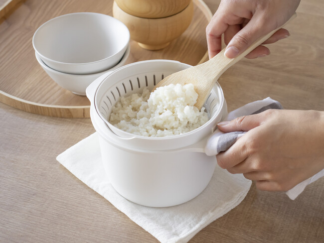 【リニューアル】レンジで炊き立て革命！スチームの力でごはんもおかずも本格仕上げできる電子レンジ専用スチームご飯メーカーが2025年12月から発売中！