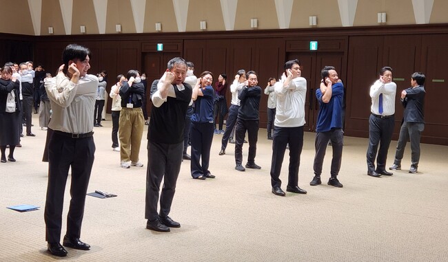 文部科学省、スポーツ庁職員向けの身体診断「セルフチェック」「改善エクササイズ」講座を実施
