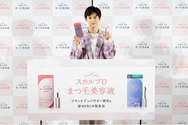 ＜イベントレポート＞草川拓弥さん、”開運まつ毛だるま“の目＆まつ毛入れに挑戦！「スカルプDまつ毛美容液」ブランドアンバサダー就任・新WEBCM発表会イベントレポート