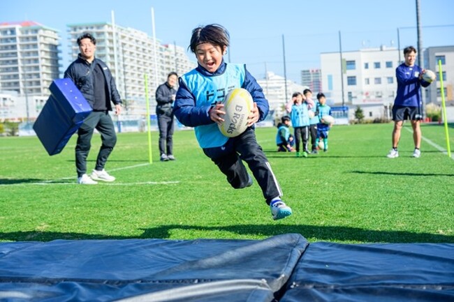 激しいぶつかり合いとスピード感あふれるプレーを間近で体感“　プロラグビーのセカイ”を学ぶ特別プログラムを開催