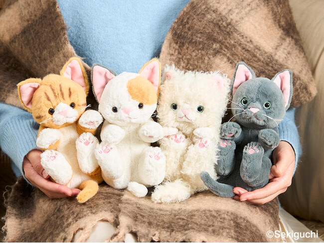【セキグチ】オリジナルシリーズ「ころりんぬいぐるみ　ねこ」が2026年2月に発売！ しりもちをついたような姿勢が愛らしい子猫（ちゃとら、しろふわ、みけ、ろしあん）を4種展開