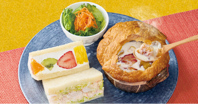 【果実屋珈琲】期間限定「チキンときのこのクリームスープパイ包み 選べるサンドプレート」を販売