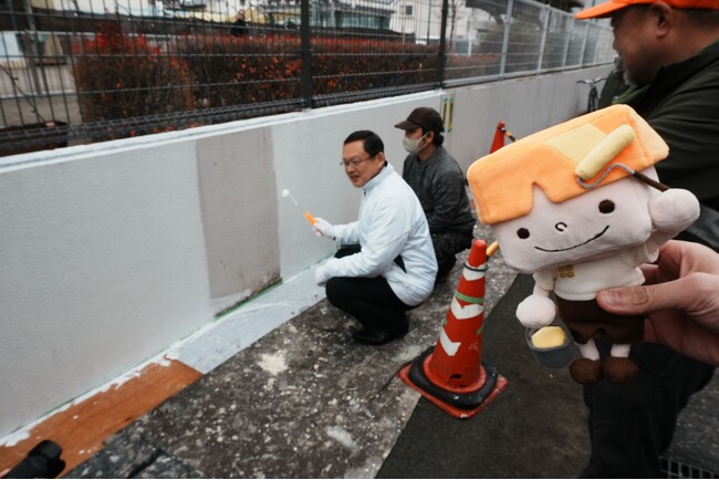 【地域共創】西東京市「保谷第三児童遊園(南)」の擁壁・フェンス塗装を寄付施工