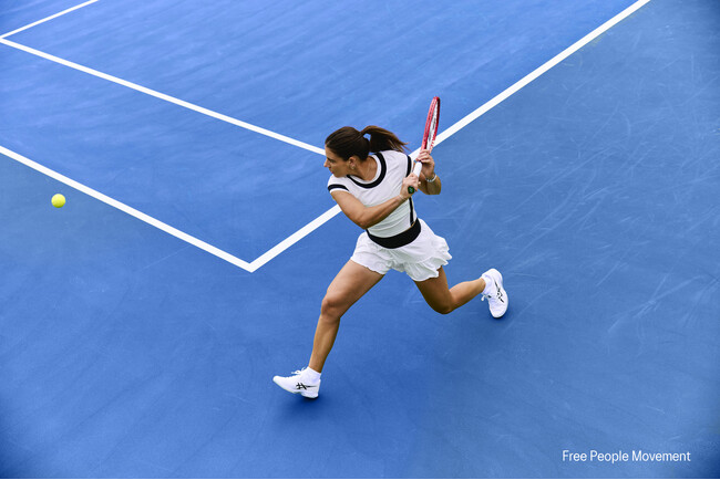 テニスのエマ・ナバロ選手とアドバイザリースタッフの複数年契約に合意