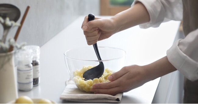 さくさくつぶせて、簡単に洗える「つぶしやすいスプーンマッシャー」が新発売