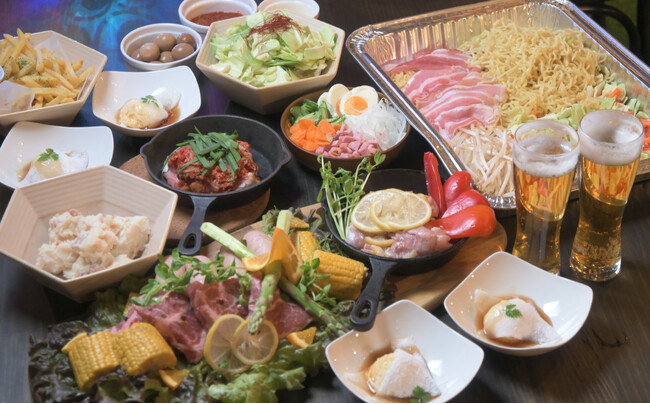 【名古屋・栄駅徒歩1分／最大100名】冬でも暖かい完全屋内BBQ場に“BBQサカバコース”が新登場【BBQ＋居酒屋メニュー＋飲み放題で4,500円～】