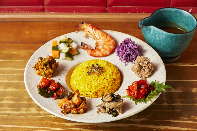【北摂スパイス研究所　ルクア大阪店】1皿で2度美味しい新感覚スープカレーが誕生！最後は〆のカレー出汁で完成する新しい食体験！
