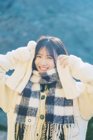 真冬の森に“モコモコかほりん降臨”!? 冬が似合う美少女、日向坂46・藤嶌果歩が「blt graph.vol.114」の表紙&巻頭に初登場!!