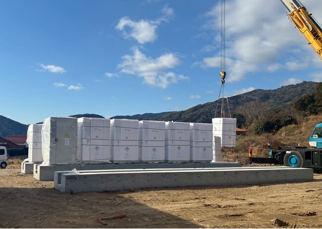 【日本蓄電池株式会社】山口県周南市にて系統用蓄電施設「NC周南市湯野蓄電所」蓄電池設置開始
