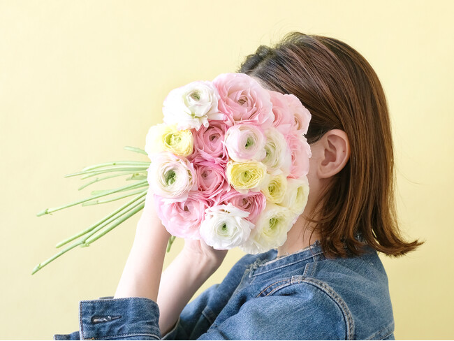 お守りみたいな春の花・ラナンキュラスを贈ろう！花言葉は「合格」「とても魅力的」。バレンタインギフトにもぴったり