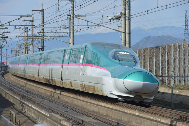 《好評発売中！》いざ北へ！「北海道新幹線開業10周年・東北新幹線全線開業15周年記念号」節目の年に走る特別な新幹線に乗車する旅