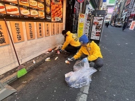 今年も、継続的な地域美化活動の一環として 新宿・歌舞伎町の一斉朝清掃活動 ~1月24日 サイエントロジー・ボランティアミニスター・ジャパン主催により開催 今年も、継続的な地域美化活動の一環として 新宿・歌舞伎町の一斉朝清掃活動 ~1月24日 サイエントロジー・ボランティアミニスター・ジャパン主催により開催