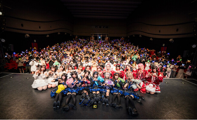 小悪魔系アイドルAVAM所属プロジェクト「I NEW MATES」、3組集結の決起ライブで新グループVVSiSがお披露目