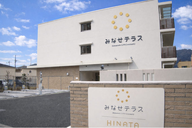 サービス付き高齢者向け住宅に併設する地域交流スペースのオープニングイベントを2026年2月1日に開催。餅まきや、ピアノコンサート、トークライブなど見どころ満載。