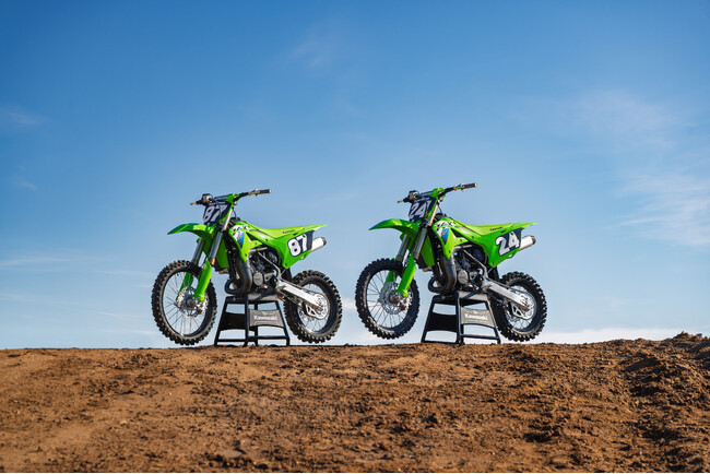 カワサキからヤングライダー向け本格モトクロッサー新型「KX112/KX85/KX85 L」を発表　2026年2月21日発売へ