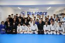 セレモニーに50名以上集結
