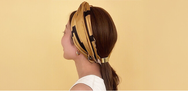 ジェンダレスなヘアアクセサリーブランド＜THBT＞より、たおやかに揺れる大判のシルクスカーフが登場！