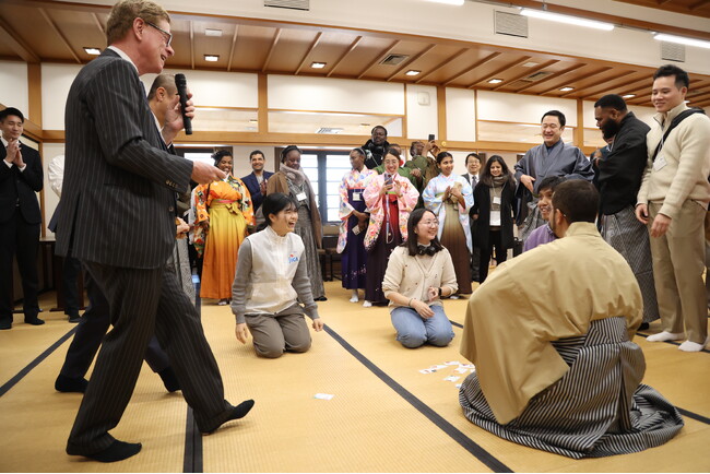 百人一首の聖地で第3回国際英語かるた大会