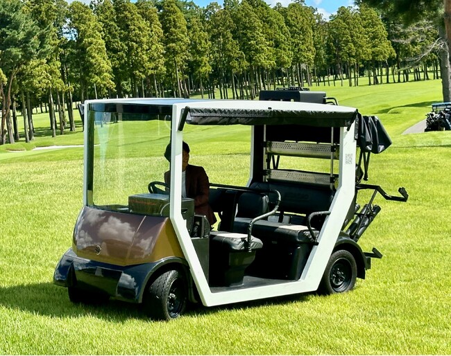 ロイヤルコーチの車内ファシリティーをレンタル提供する二層型レンタルモデル