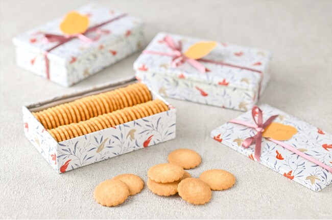 【Buttery】花モチーフのサクサククッキーがたっぷり！小鳥舞う「フラワークッキー缶」２月１日より新発売