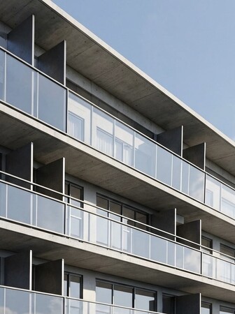 マンションバルコニー、安全と快適性を向上させる「二刀流隔て板」を開発(特許取得済み）
